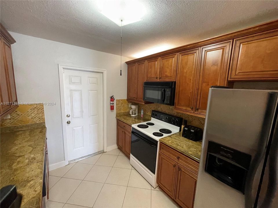 Recently Rented: $1,675 (1 beds, 1 baths, 700 Square Feet)