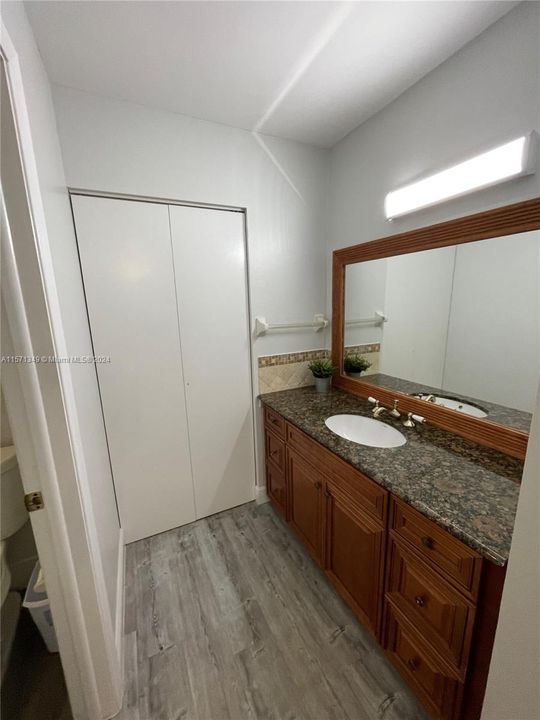 Recently Rented: $1,675 (1 beds, 1 baths, 700 Square Feet)