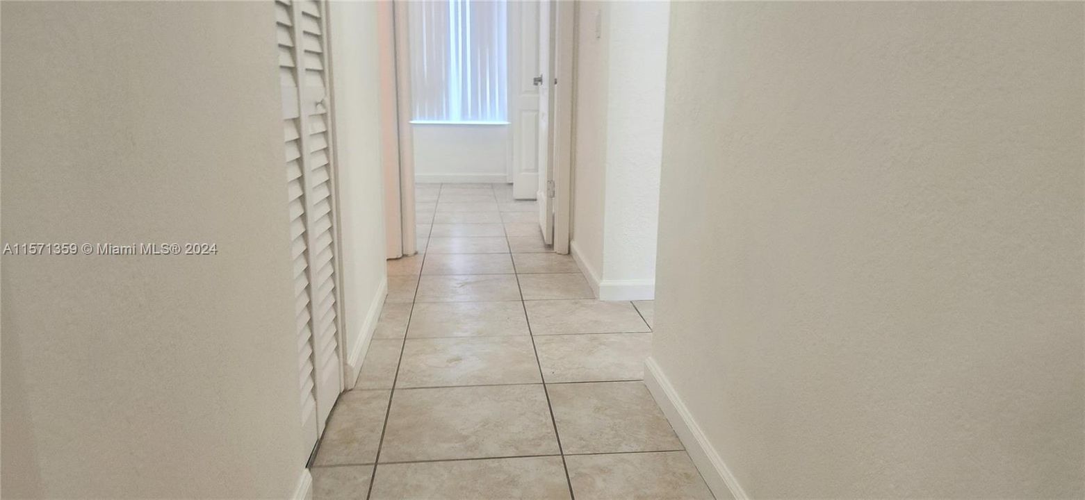 For Sale: $259,900 (2 beds, 2 baths, 950 Square Feet)