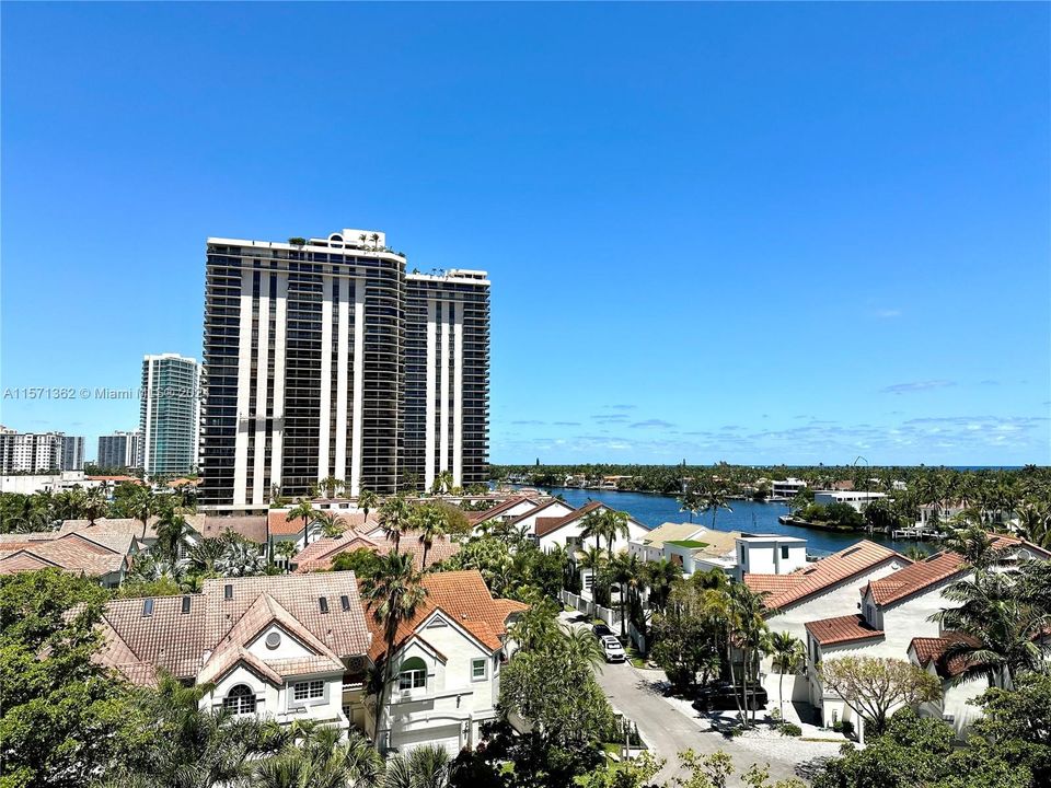 For Sale: $650,000 (2 beds, 2 baths, 1512 Square Feet)