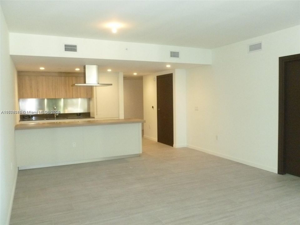 For Rent: $6,000 (1 beds, 2 baths, 1022 Square Feet)