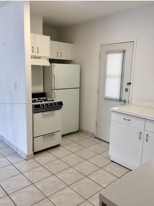 For Sale: $299,800 (1 beds, 1 baths, 730 Square Feet)