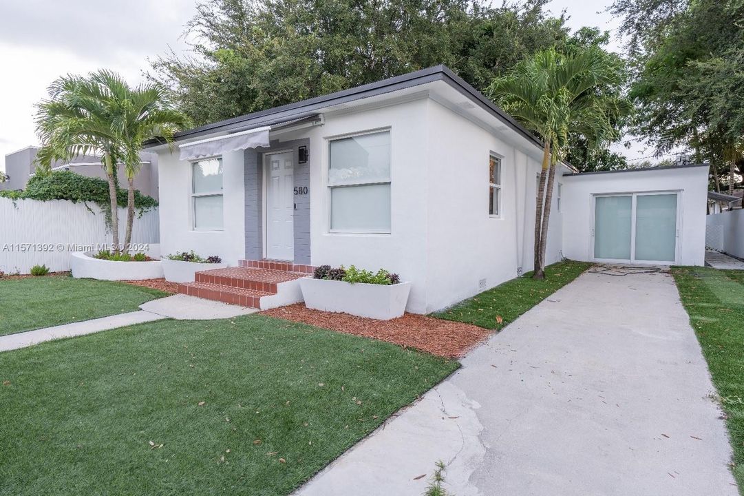 Active With Contract: $5,500 (4 beds, 3 baths, 1474 Square Feet)