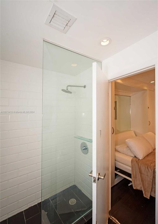 В аренду: $840 (0 спален, 1 ванн, 710 Квадратных фут)