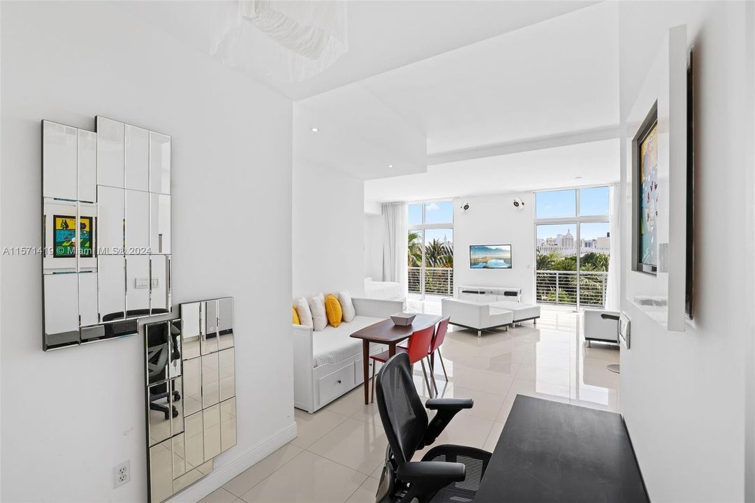 For Sale: $799,000 (1 beds, 1 baths, 966 Square Feet)