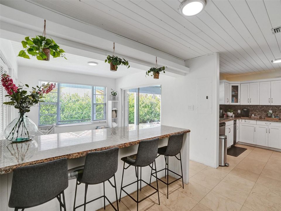 最近售出: $2,650,000 (4 贝兹, 3 浴室, 2793 平方英尺)