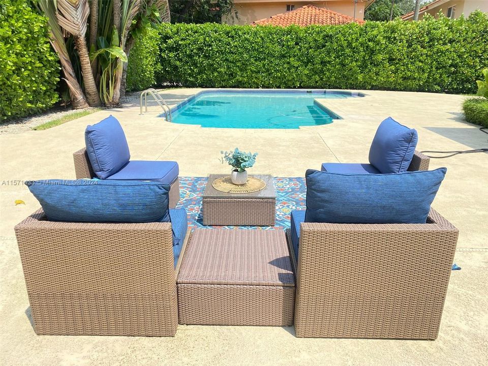 最近售出: $2,650,000 (4 贝兹, 3 浴室, 2793 平方英尺)