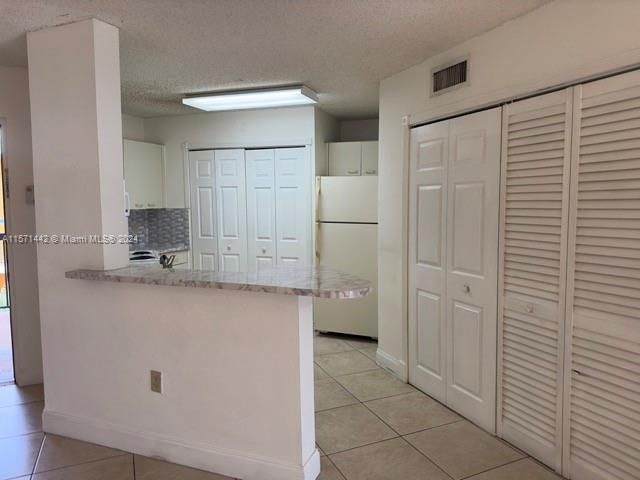 Active With Contract: $2,300 (2 beds, 2 baths, 982 Square Feet)