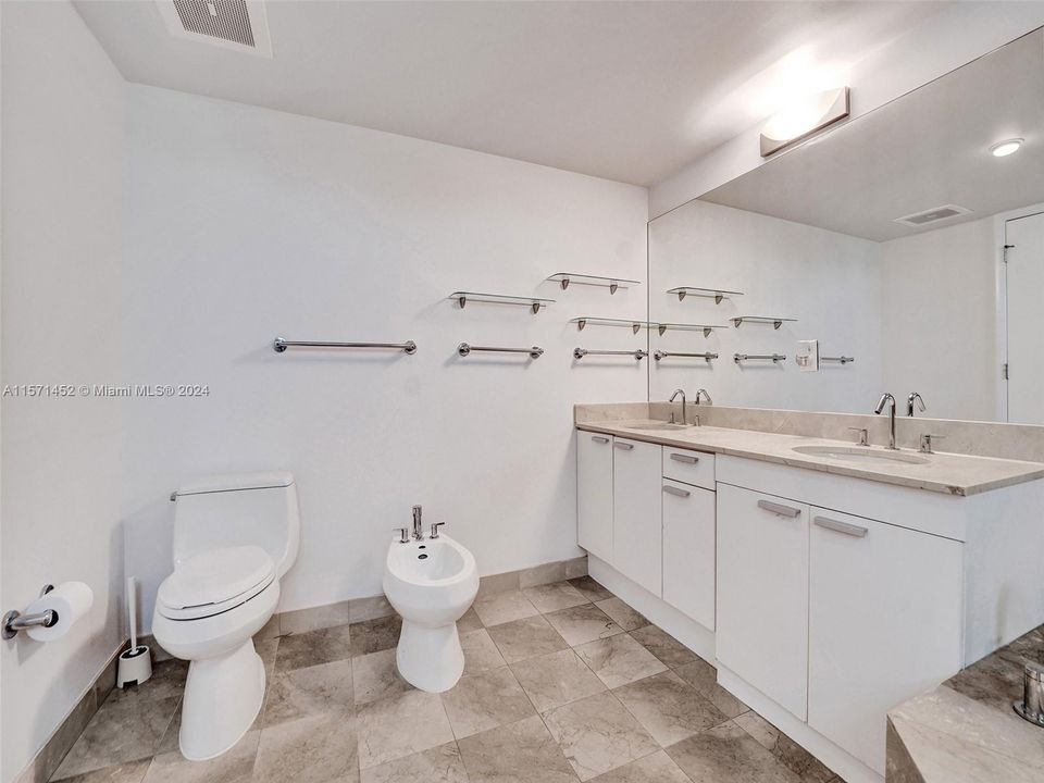 待售: $839,000 (2 贝兹, 2 浴室, 1635 平方英尺)