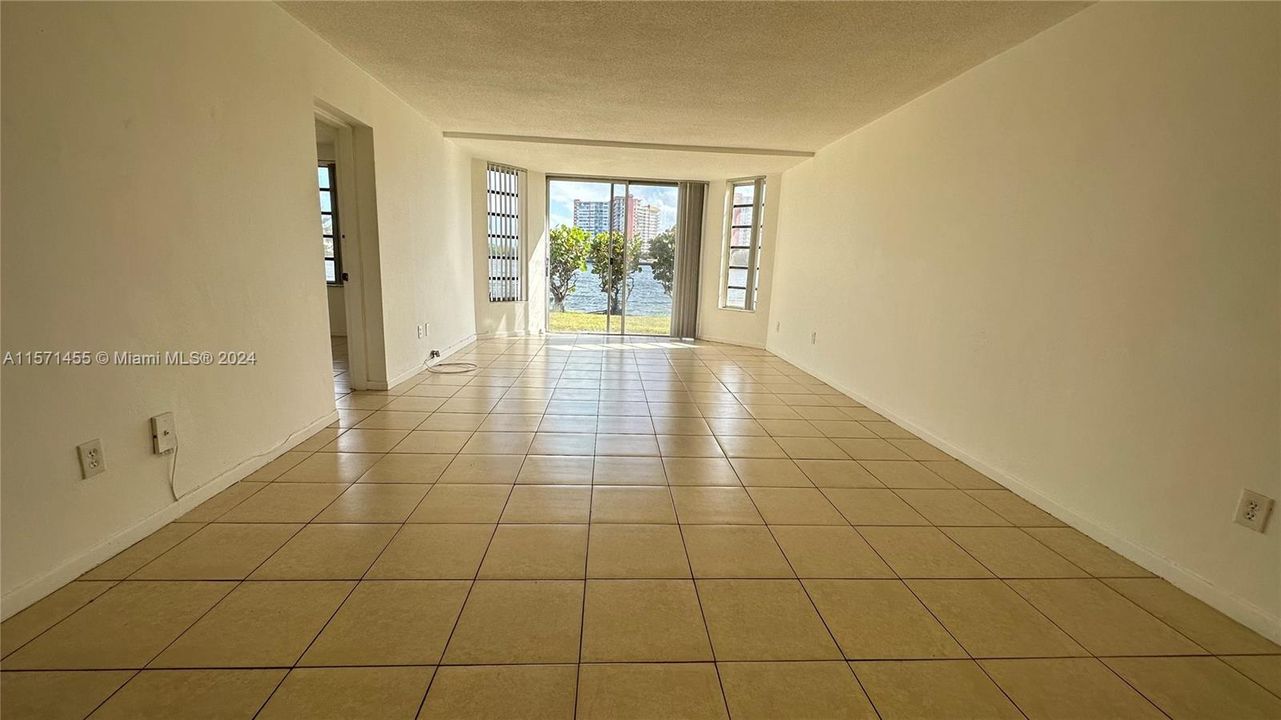 For Rent: $2,200 (2 beds, 2 baths, 994 Square Feet)