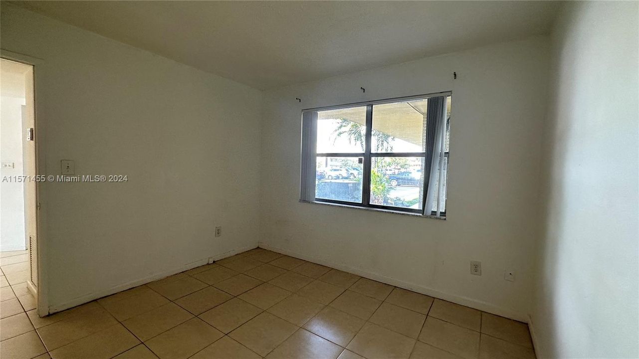For Rent: $2,200 (2 beds, 2 baths, 994 Square Feet)