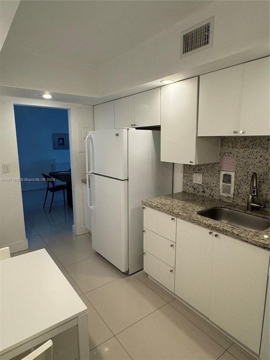For Sale: $467,900 (1 beds, 1 baths, 905 Square Feet)