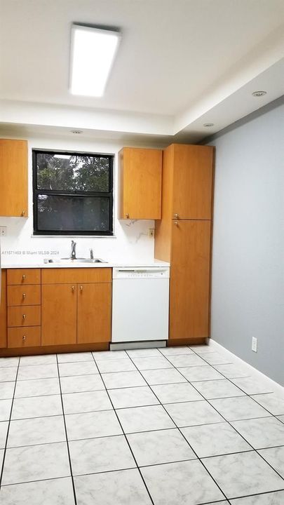 For Rent: $3,000 (3 beds, 3 baths, 1600 Square Feet)