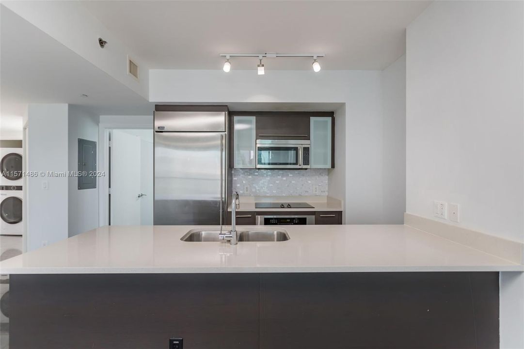 For Sale: $749,000 (2 beds, 2 baths, 1197 Square Feet)