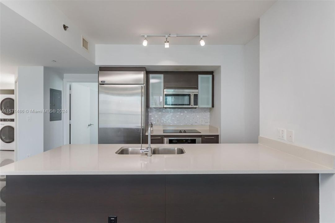 For Sale: $775,000 (2 beds, 2 baths, 1197 Square Feet)