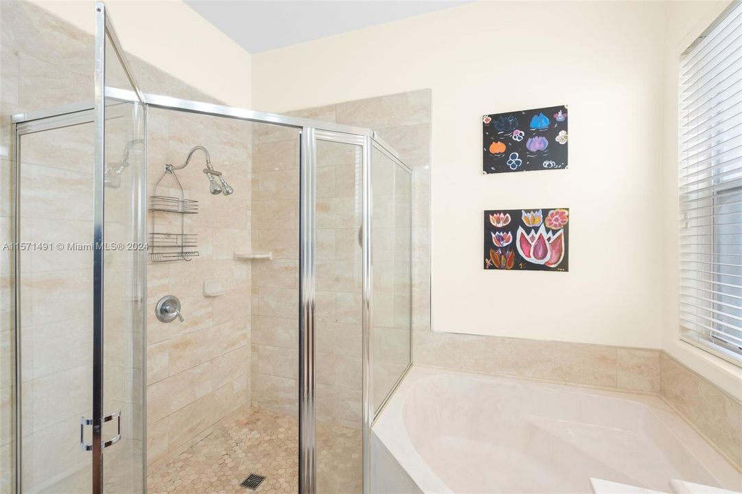待售: $880,000 (4 贝兹, 2 浴室, 2326 平方英尺)