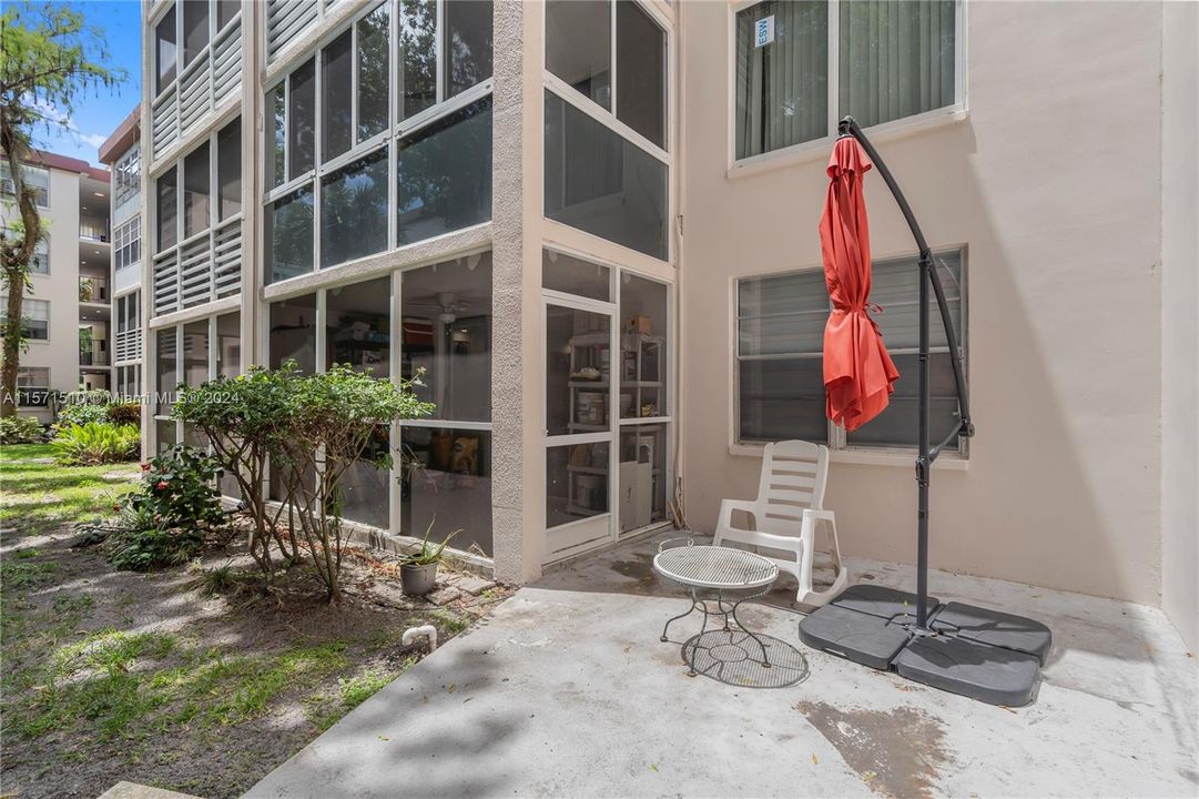 For Sale: $185,000 (2 beds, 2 baths, 960 Square Feet)