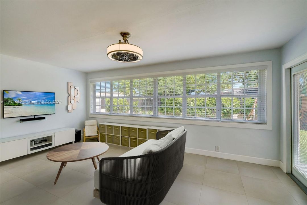For Sale: $735,000 (4 beds, 2 baths, 1584 Square Feet)