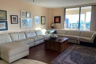 For Rent: $2,690 (2 beds, 2 baths, 1580 Square Feet)