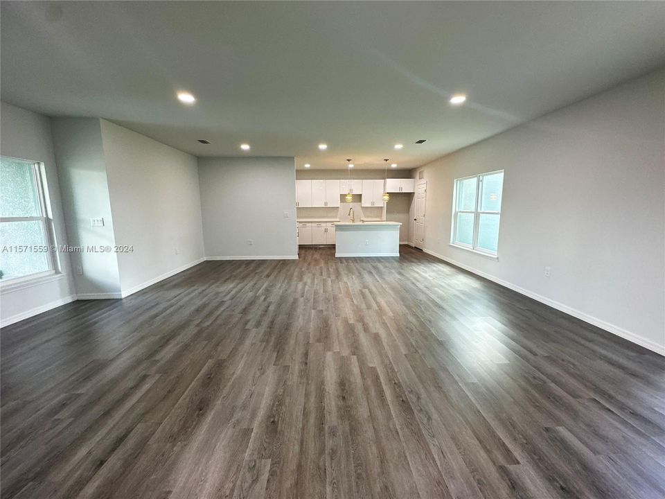 For Sale: $367,999 (3 beds, 2 baths, 1665 Square Feet)