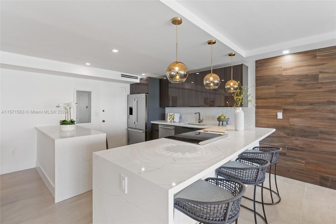 For Sale: $1,695,000 (2 beds, 2 baths, 1882 Square Feet)