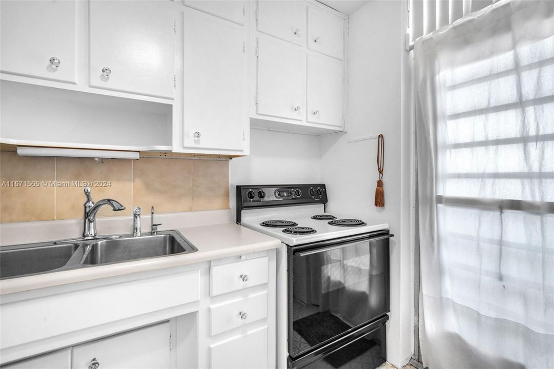 For Sale: $252,000 (2 beds, 1 baths, 650 Square Feet)