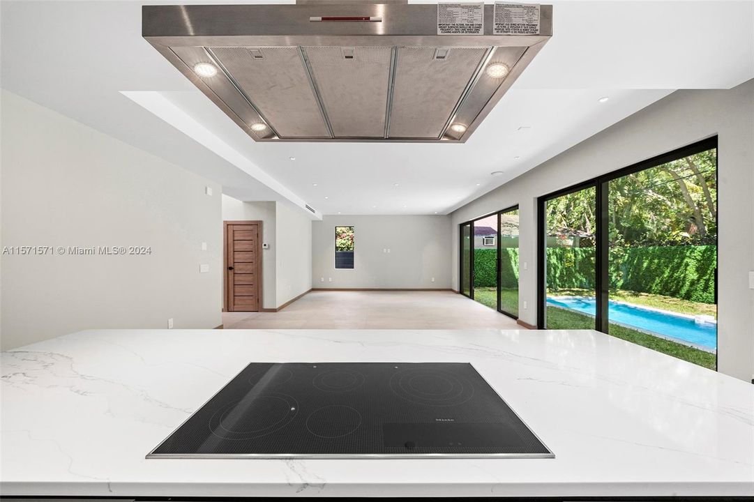 Active With Contract: $2,000,000 (4 beds, 3 baths, 2504 Square Feet)