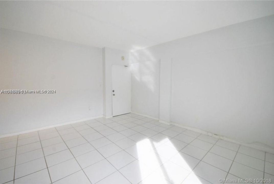 Active With Contract: $2,450 (2 beds, 2 baths, 870 Square Feet)