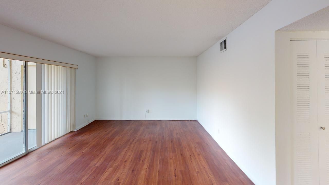 For Sale: $213,000 (1 beds, 1 baths, 816 Square Feet)