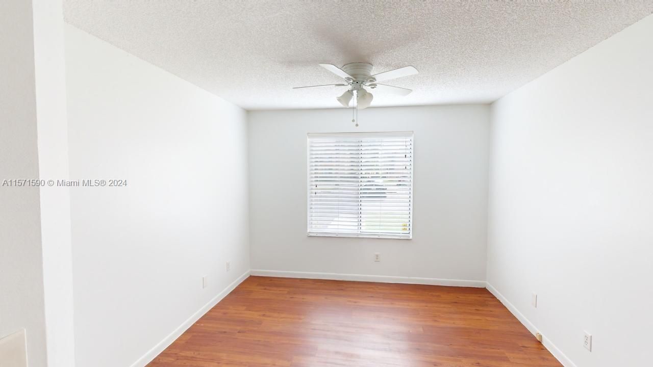 For Sale: $213,000 (1 beds, 1 baths, 816 Square Feet)