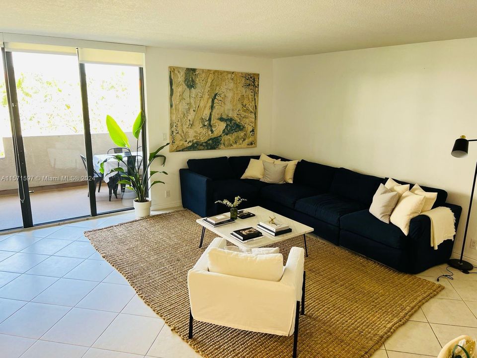 Active With Contract: $1,135,000 (3 beds, 2 baths, 1600 Square Feet)