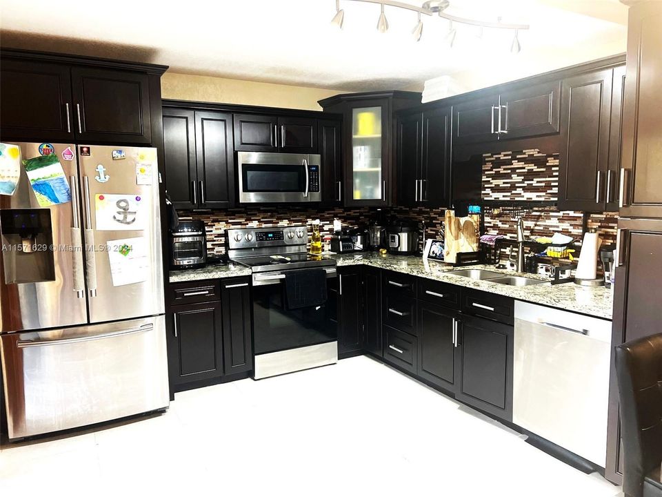 For Sale: $465,000 (3 beds, 2 baths, 1654 Square Feet)