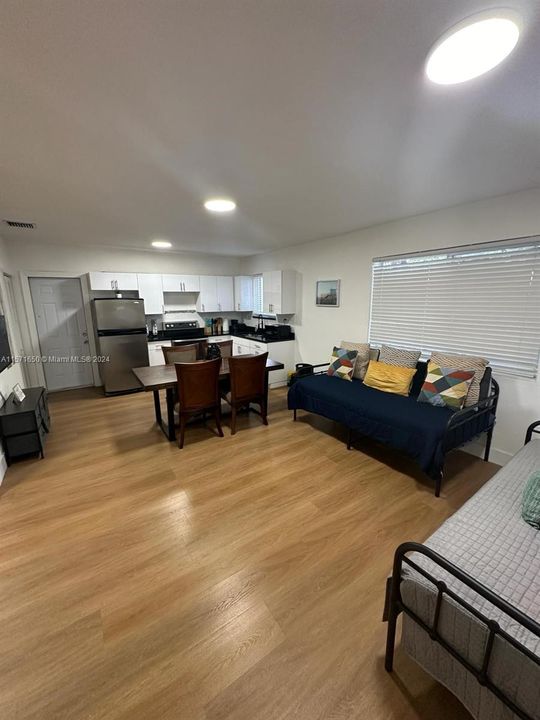 For Sale: $389,000 (2 beds, 1 baths, 756 Square Feet)