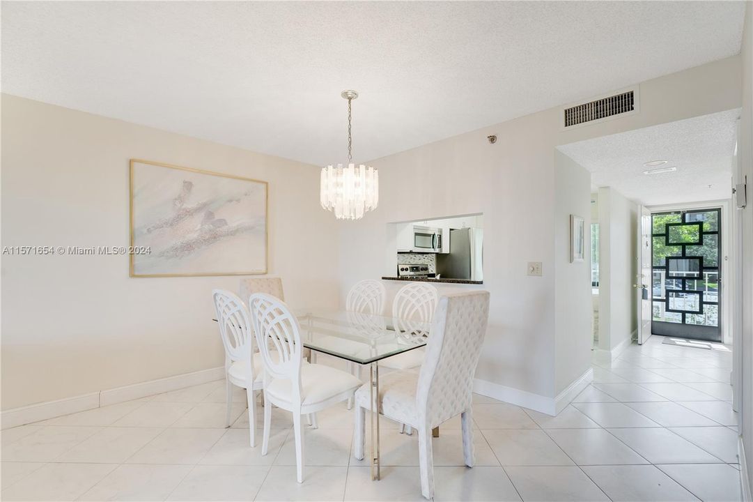 For Sale: $279,000 (2 beds, 2 baths, 1230 Square Feet)