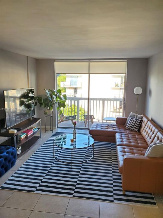 Recently Rented: $2,600 (1 beds, 1 baths, 805 Square Feet)