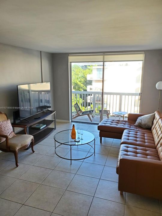 Recently Rented: $2,600 (1 beds, 1 baths, 805 Square Feet)