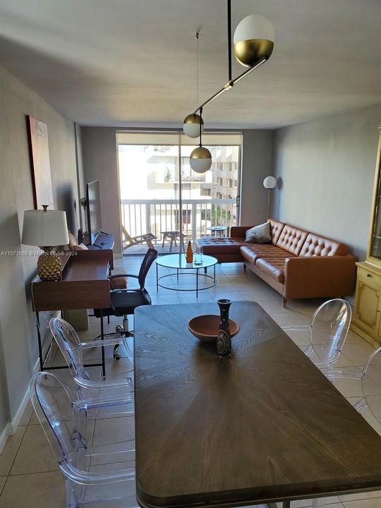 For Rent: $2,600 (1 beds, 1 baths, 805 Square Feet)