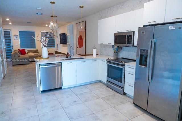 For Sale: $579,900 (3 beds, 2 baths, 1315 Square Feet)