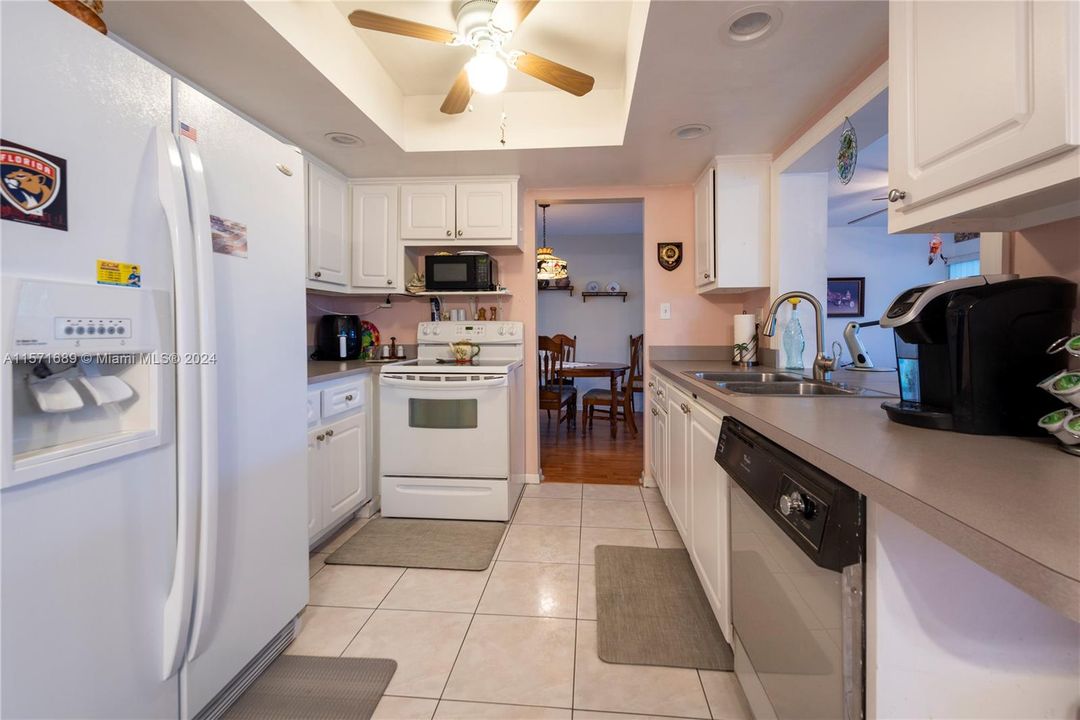 Active With Contract: $349,900 (2 beds, 2 baths, 1587 Square Feet)