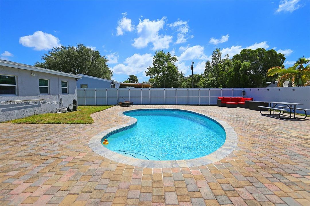 Enjoy your day in your Large Private backyard Pool