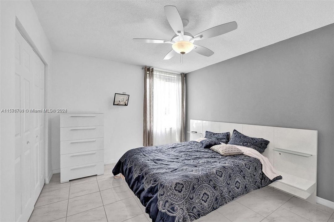 For Sale: $349,000 (2 beds, 2 baths, 875 Square Feet)