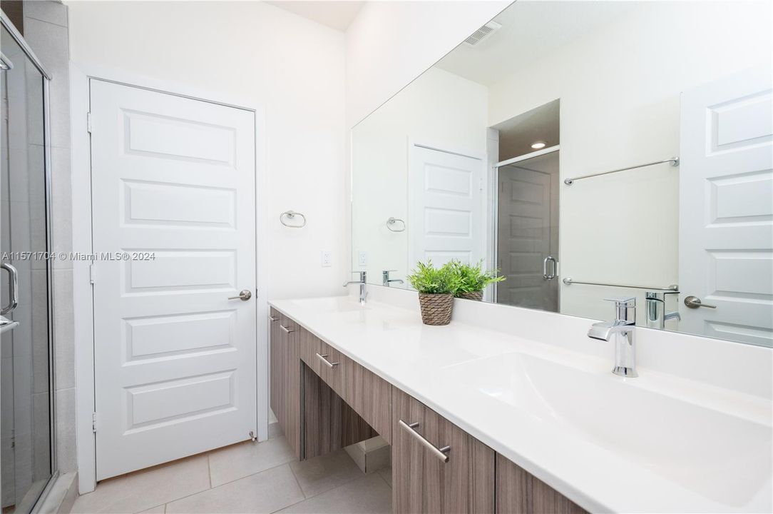 Active With Contract: $3,800 (3 beds, 2 baths, 1509 Square Feet)