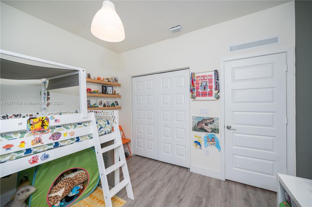 Active With Contract: $3,800 (3 beds, 2 baths, 1509 Square Feet)
