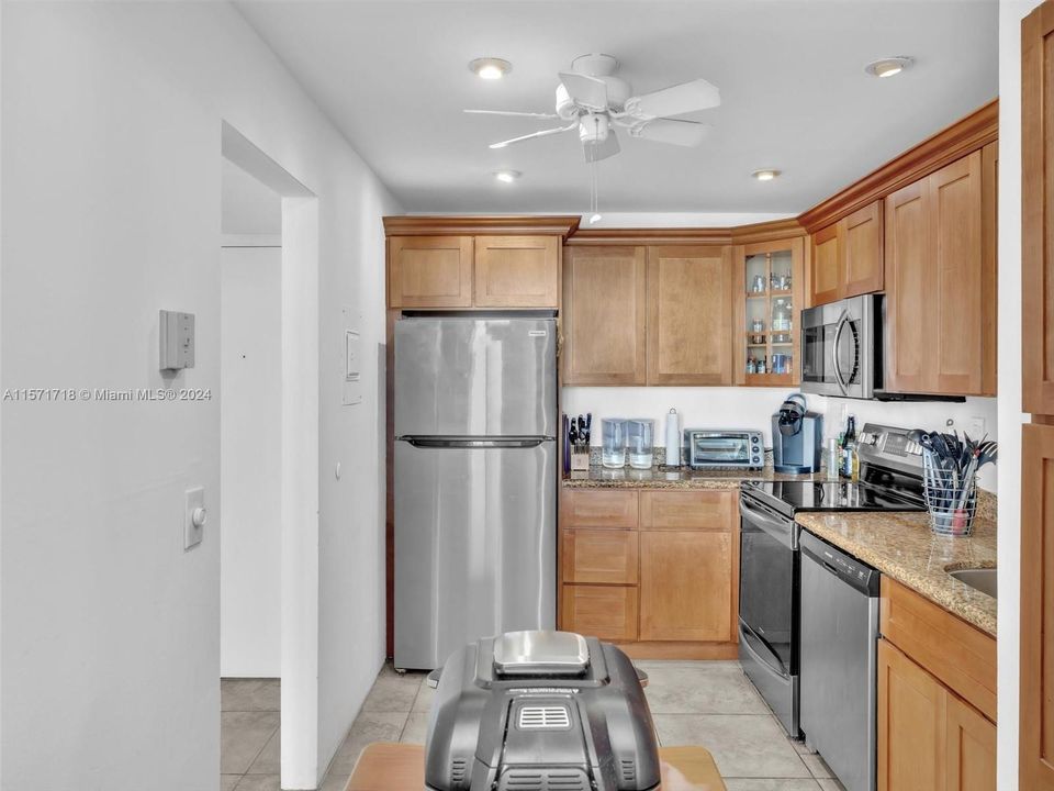 For Sale: $380,000 (2 beds, 2 baths, 1144 Square Feet)