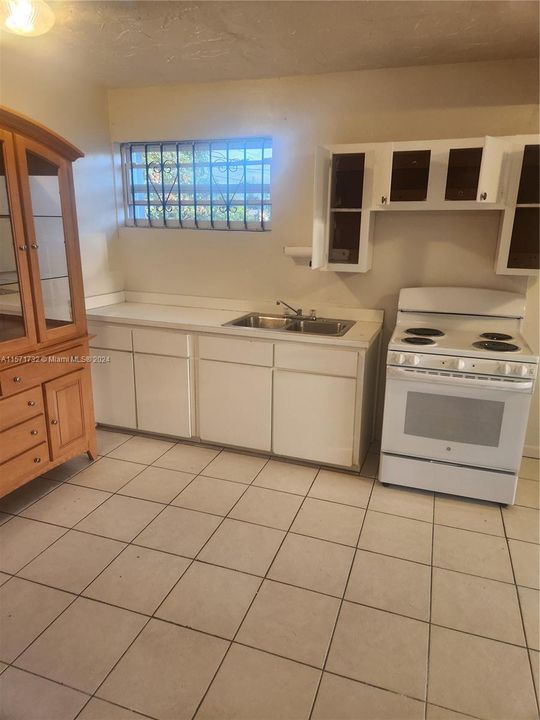For Rent: $1,700 (1 beds, 1 baths, 2031 Square Feet)