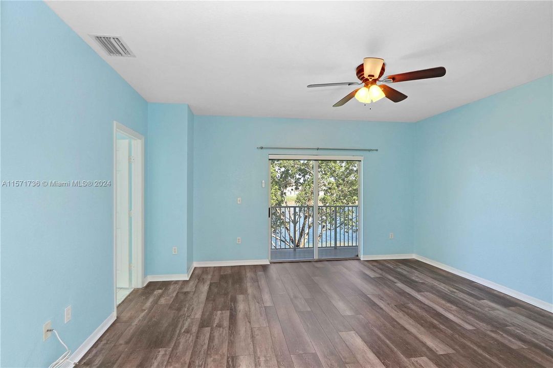 Active With Contract: $2,900 (3 beds, 2 baths, 1932 Square Feet)
