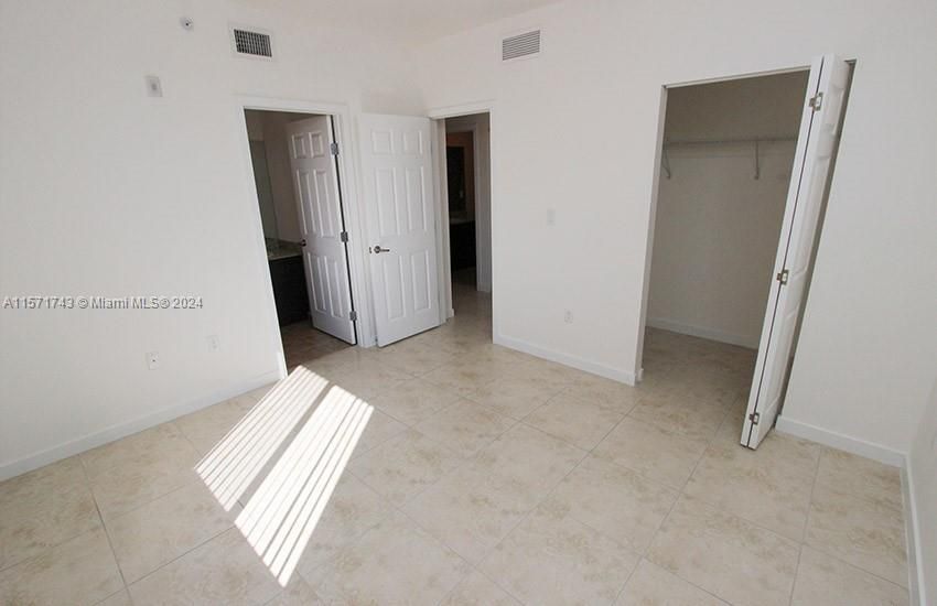Active With Contract: $2,150 (3 beds, 2 baths, 1028 Square Feet)