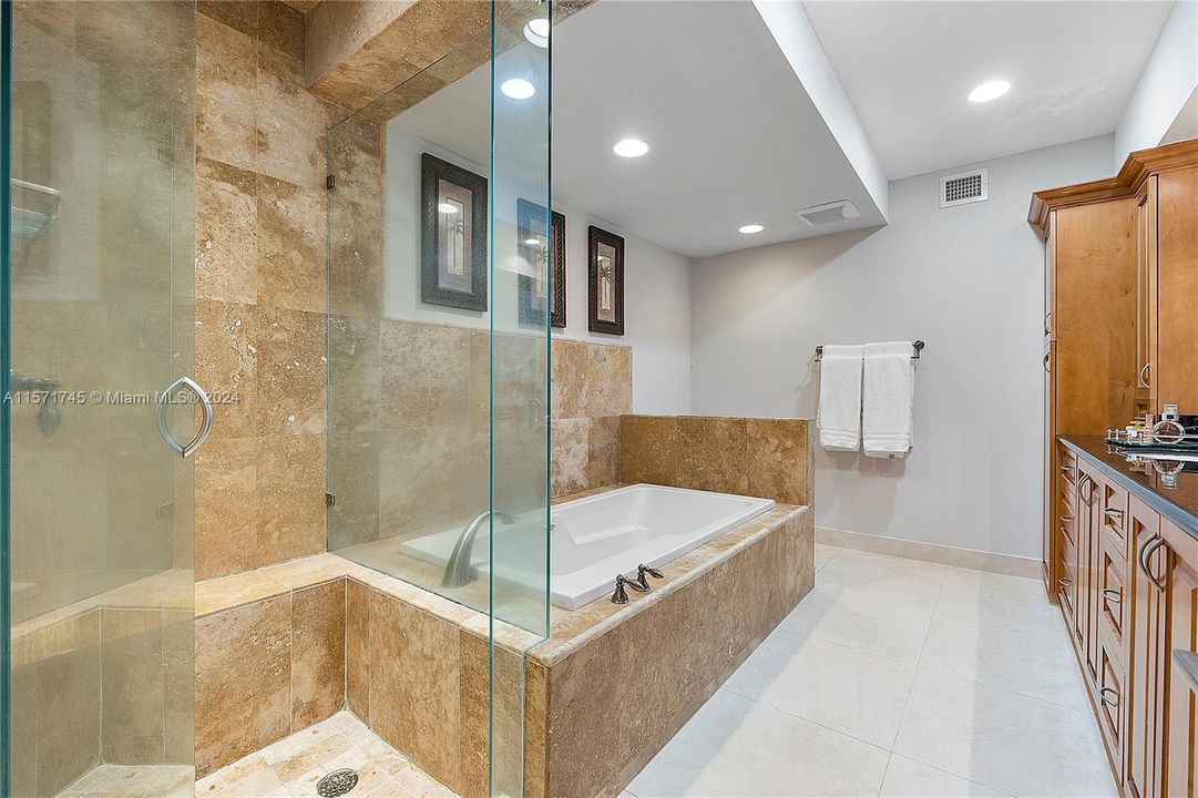 最近售出: $3,999,990 (4 贝兹, 4 浴室, 4134 平方英尺)