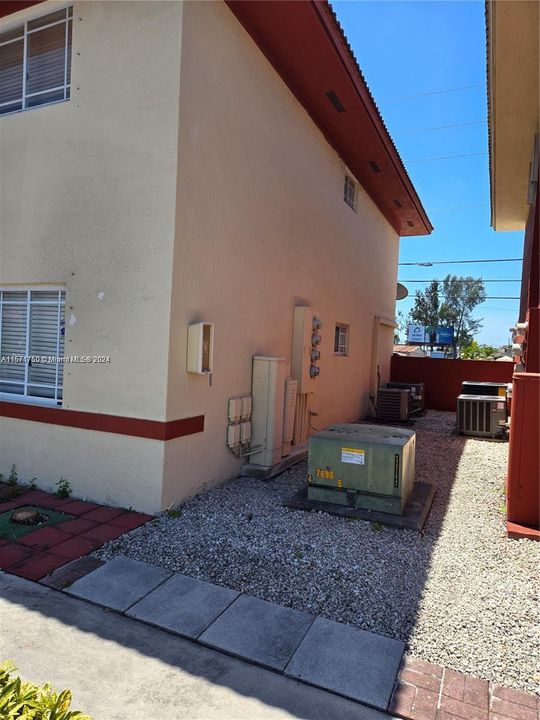 Recently Rented: $2,500 (3 beds, 2 baths, 1190 Square Feet)