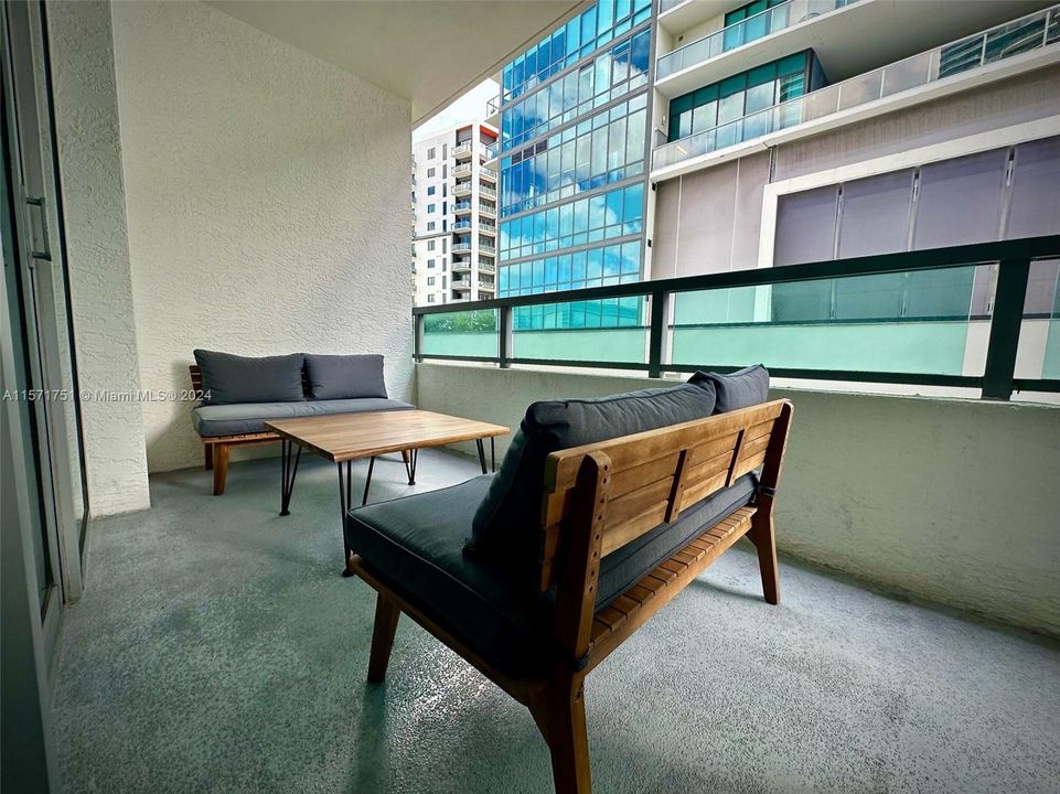 For Rent: $3,330 (1 beds, 1 baths, 711 Square Feet)